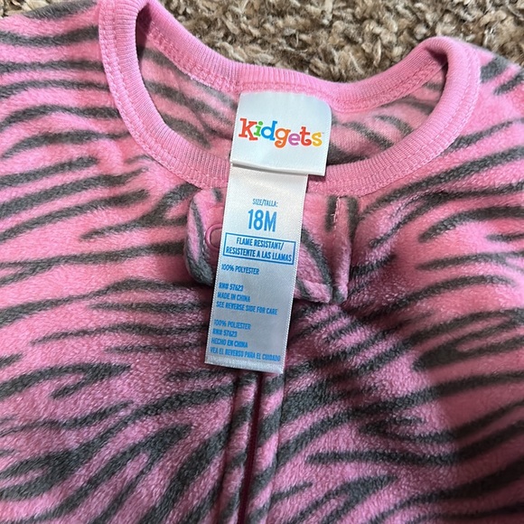 18 month fleece onesie sleeper - Picture 2 of 3